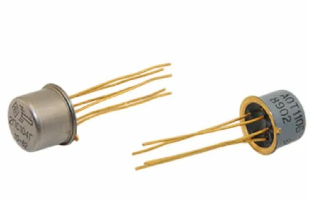 АОТ, длинные желтые ноги